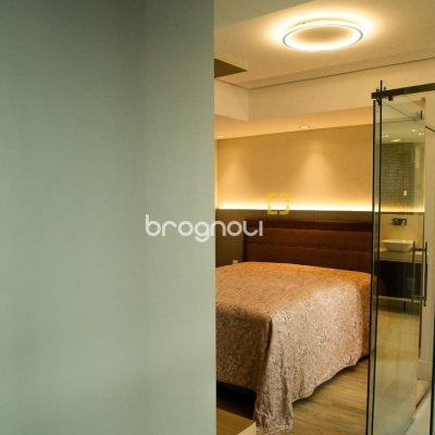 Apartamento com 156m², 2 quartos (sendo 2 suítes), 2 garagens, no bairro Centro em Florianópolis