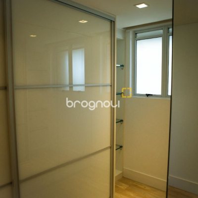Apartamento com 156m², 2 quartos (sendo 2 suítes), 2 garagens, no bairro Centro em Florianópolis