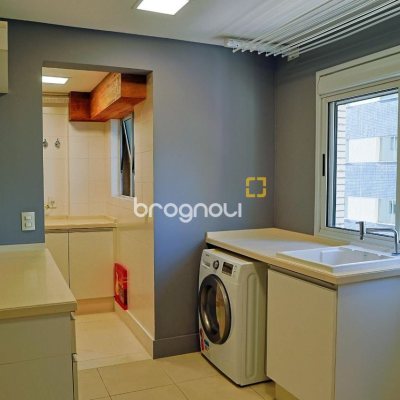 Apartamento com 156m², 2 quartos (sendo 2 suítes), 2 garagens, no bairro Centro em Florianópolis