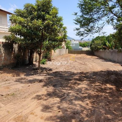 Terreno com 770m², no bairro São João do Rio Vermelho em Florianópolis