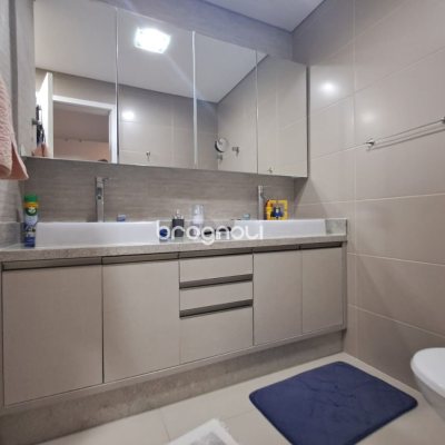 Cobertura com 166m², 3 quartos (sendo 1 suíte), 2 garagens, no bairro Campeche em Florianópolis