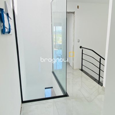 Casa com 127m², 3 quartos (sendo 2 suítes), 2 garagens, no bairro Campeche em Florianópolis