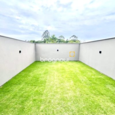Casa com 127m², 3 quartos (sendo 2 suítes), 2 garagens, no bairro Campeche em Florianópolis