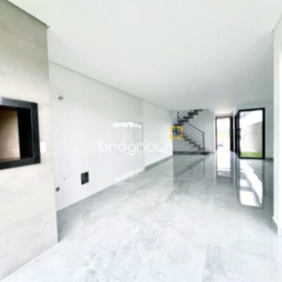 Casa com 127m², 3 quartos (sendo 2 suítes), 2 garagens, no bairro Campeche em Florianópolis