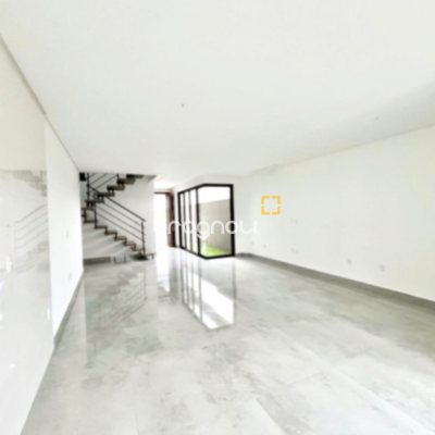 Casa com 127m², 3 quartos (sendo 2 suítes), 2 garagens, no bairro Campeche em Florianópolis