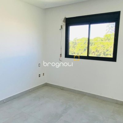 Casa com 127m², 3 quartos (sendo 2 suítes), 2 garagens, no bairro Campeche em Florianópolis