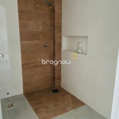 Casa com 127m², 3 quartos (sendo 2 suítes), 2 garagens, no bairro Campeche em Florianópolis