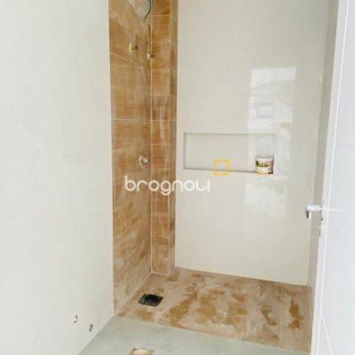 Casa com 127m², 3 quartos (sendo 2 suítes), 2 garagens, no bairro Campeche em Florianópolis