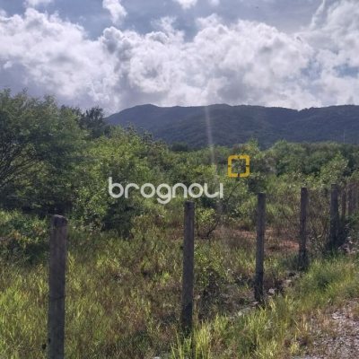 Terreno com 10911m², no bairro Carianos em Florianópolis