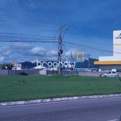 Terreno com 10911m², no bairro Carianos em Florianópolis