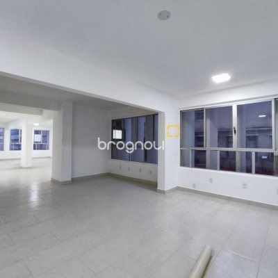 Sala com 203m², no bairro Centro em Florianópolis