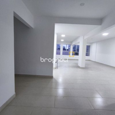 Sala com 203m², no bairro Centro em Florianópolis