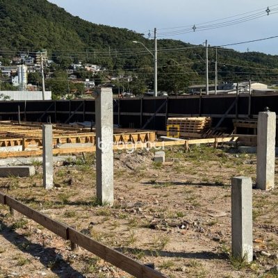 Casa com 151m², 3 quartos (sendo 1 suíte), 1 garagem, no bairro Vargem Grande em Florianópolis