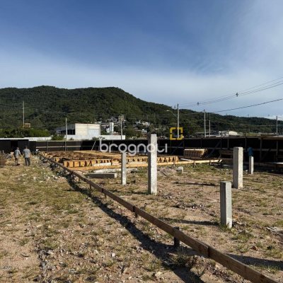 Casa com 151m², 3 quartos (sendo 1 suíte), 1 garagem, no bairro Vargem Grande em Florianópolis