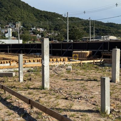 Casa com 151m², 3 quartos (sendo 1 suíte), 1 garagem, no bairro Vargem Grande em Florianópolis