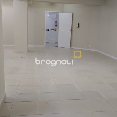 Sala com 98m², no bairro Centro em Florianópolis