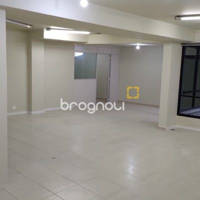 Sala com 98m², no bairro Centro em Florianópolis
