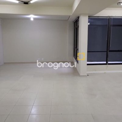 Sala com 98m², no bairro Centro em Florianópolis