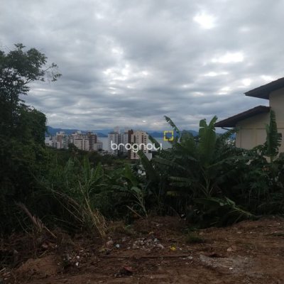 Terreno com 379m², no bairro Beira Mar Norte em Florianópolis