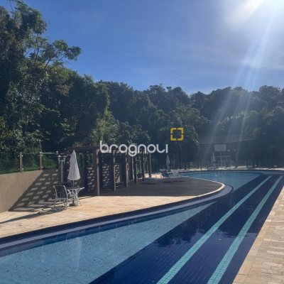 Cobertura com 196m², 3 quartos (sendo 1 suíte), 2 garagens, no bairro Carvoeira em Florianópolis