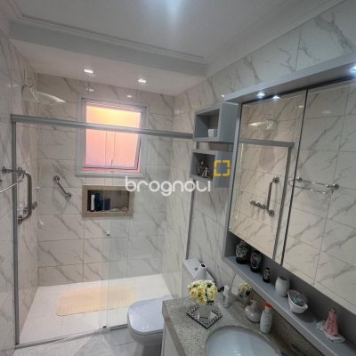 Cobertura com 196m², 3 quartos (sendo 1 suíte), 2 garagens, no bairro Carvoeira em Florianópolis