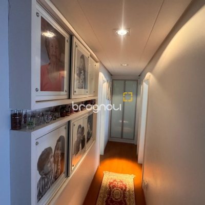 Cobertura com 196m², 3 quartos (sendo 1 suíte), 2 garagens, no bairro Carvoeira em Florianópolis