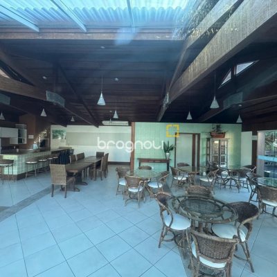 Cobertura com 196m², 3 quartos (sendo 1 suíte), 2 garagens, no bairro Carvoeira em Florianópolis