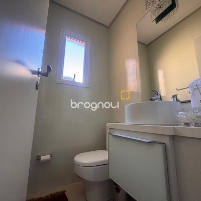 Cobertura com 196m², 3 quartos (sendo 1 suíte), 2 garagens, no bairro Carvoeira em Florianópolis