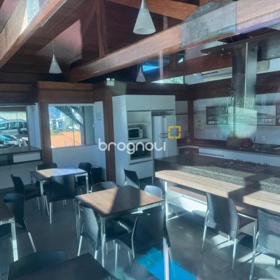 Cobertura com 196m², 3 quartos (sendo 1 suíte), 2 garagens, no bairro Carvoeira em Florianópolis