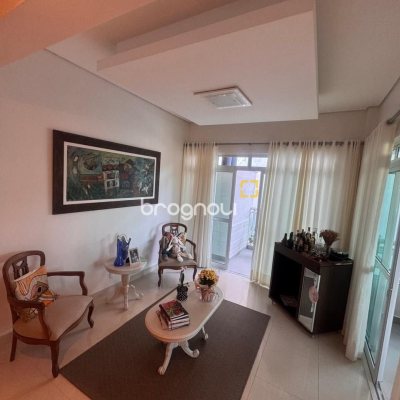 Cobertura com 196m², 3 quartos (sendo 1 suíte), 2 garagens, no bairro Carvoeira em Florianópolis