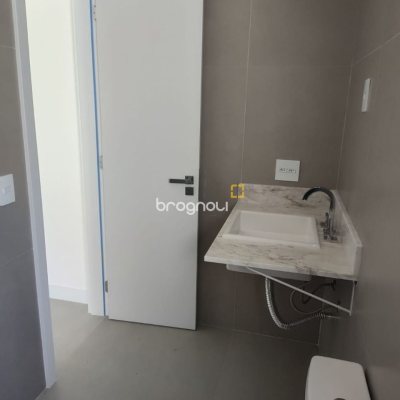 Apartamento com 164m², 3 quartos (sendo 3 suítes), 2 garagens, no bairro Cacupé em Florianópolis