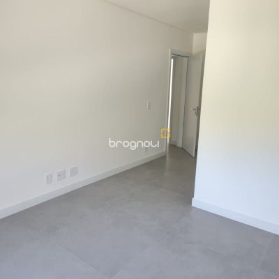 Apartamento com 164m², 3 quartos (sendo 3 suítes), 2 garagens, no bairro Cacupé em Florianópolis
