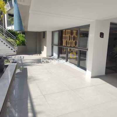 Apartamento com 164m², 3 quartos (sendo 3 suítes), 2 garagens, no bairro Cacupé em Florianópolis