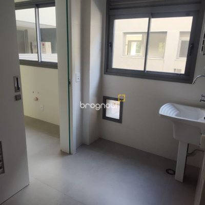 Apartamento com 164m², 3 quartos (sendo 3 suítes), 2 garagens, no bairro Cacupé em Florianópolis