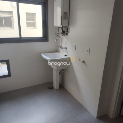 Apartamento com 164m², 3 quartos (sendo 3 suítes), 2 garagens, no bairro Cacupé em Florianópolis