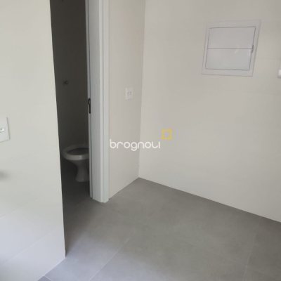 Apartamento com 164m², 3 quartos (sendo 3 suítes), 2 garagens, no bairro Cacupé em Florianópolis