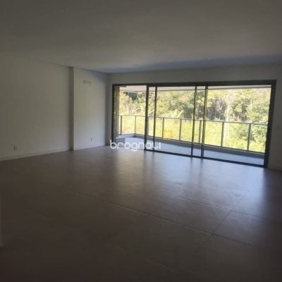 Apartamento com 164m², 3 quartos (sendo 3 suítes), 2 garagens, no bairro Cacupé em Florianópolis