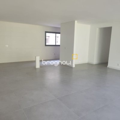 Apartamento com 164m², 3 quartos (sendo 3 suítes), 2 garagens, no bairro Cacupé em Florianópolis