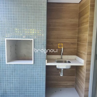 Apartamento com 164m², 3 quartos (sendo 3 suítes), 2 garagens, no bairro Cacupé em Florianópolis