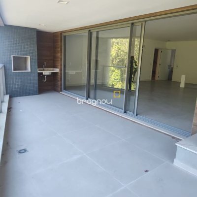 Apartamento com 164m², 3 quartos (sendo 3 suítes), 2 garagens, no bairro Cacupé em Florianópolis