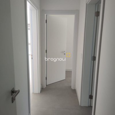 Apartamento com 164m², 3 quartos (sendo 3 suítes), 2 garagens, no bairro Cacupé em Florianópolis