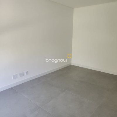 Apartamento com 164m², 3 quartos (sendo 3 suítes), 2 garagens, no bairro Cacupé em Florianópolis