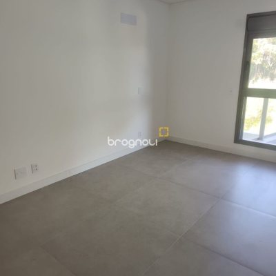 Apartamento com 164m², 3 quartos (sendo 3 suítes), 2 garagens, no bairro Cacupé em Florianópolis