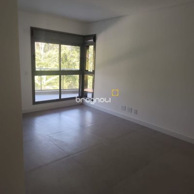 Apartamento com 164m², 3 quartos (sendo 3 suítes), 2 garagens, no bairro Cacupé em Florianópolis
