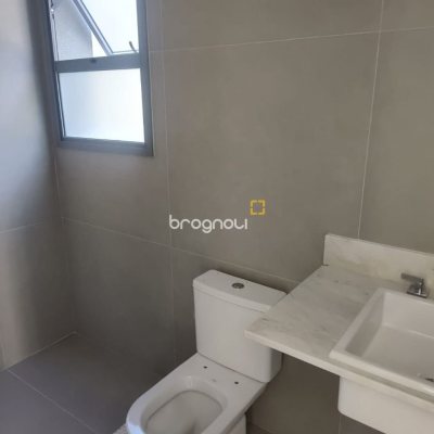 Apartamento com 164m², 3 quartos (sendo 3 suítes), 2 garagens, no bairro Cacupé em Florianópolis