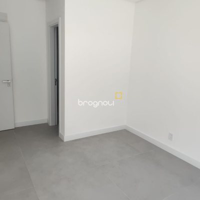 Apartamento com 164m², 3 quartos (sendo 3 suítes), 2 garagens, no bairro Cacupé em Florianópolis
