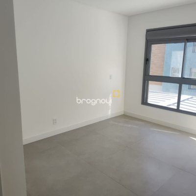 Apartamento com 164m², 3 quartos (sendo 3 suítes), 2 garagens, no bairro Cacupé em Florianópolis