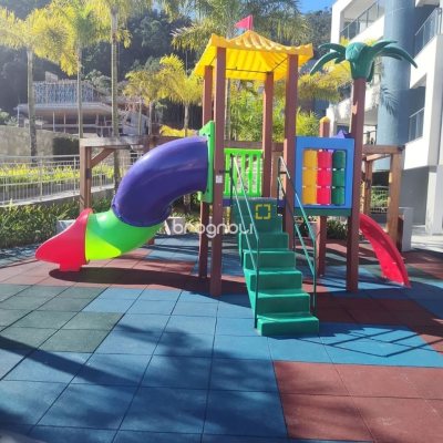 Apartamento com 164m², 3 quartos (sendo 3 suítes), 2 garagens, no bairro Cacupé em Florianópolis