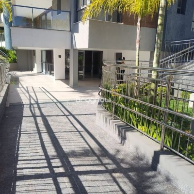 Apartamento com 164m², 3 quartos (sendo 3 suítes), 2 garagens, no bairro Cacupé em Florianópolis