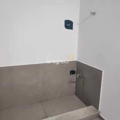 Apartamento com 164m², 3 quartos (sendo 3 suítes), 2 garagens, no bairro Cacupé em Florianópolis